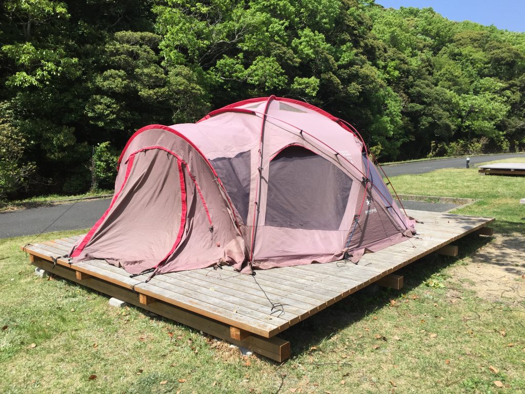 高規格テントを張っているところ