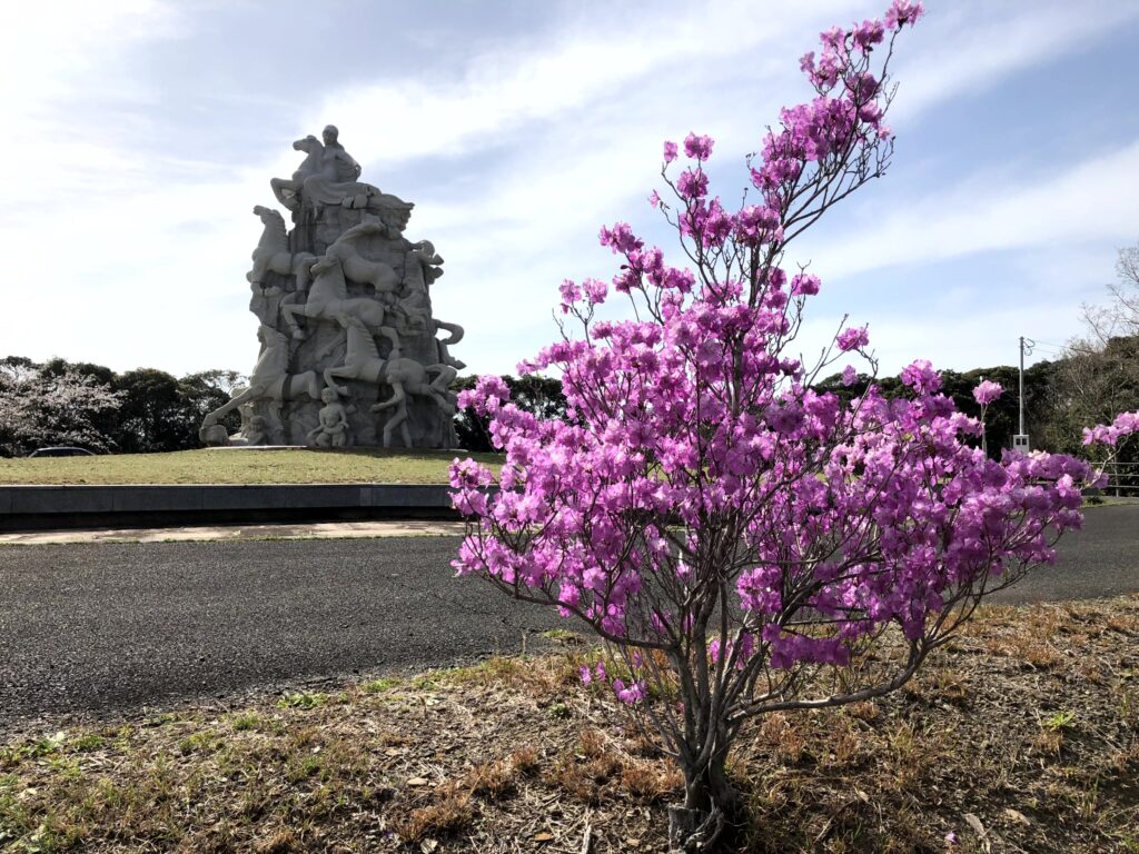 ゲンカイツツジと像