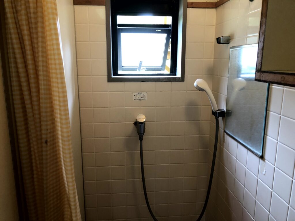 温水シャワー室