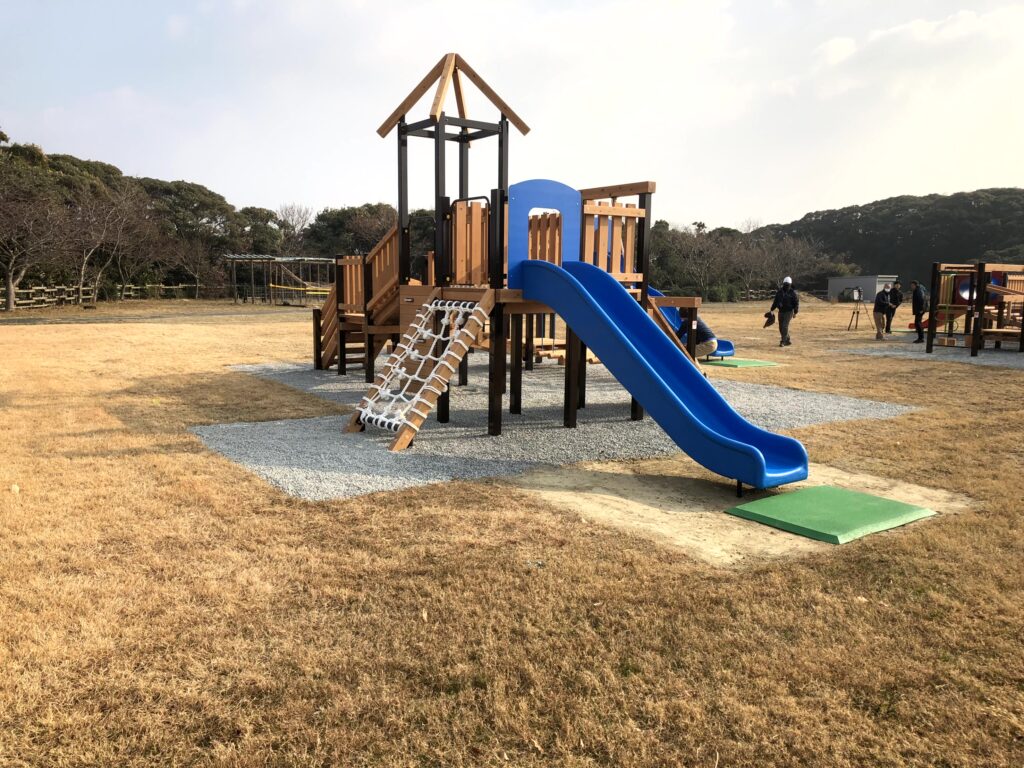 多目的広場のコンビネーション遊具